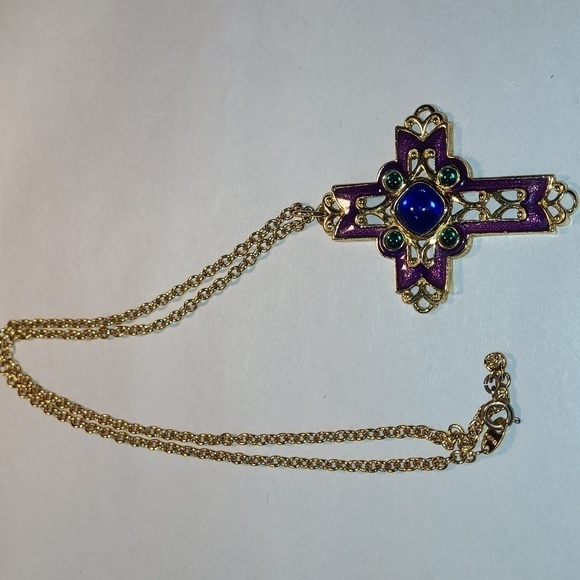 Women's Avon Cross with Chain NWOT - Picture 1 of 10